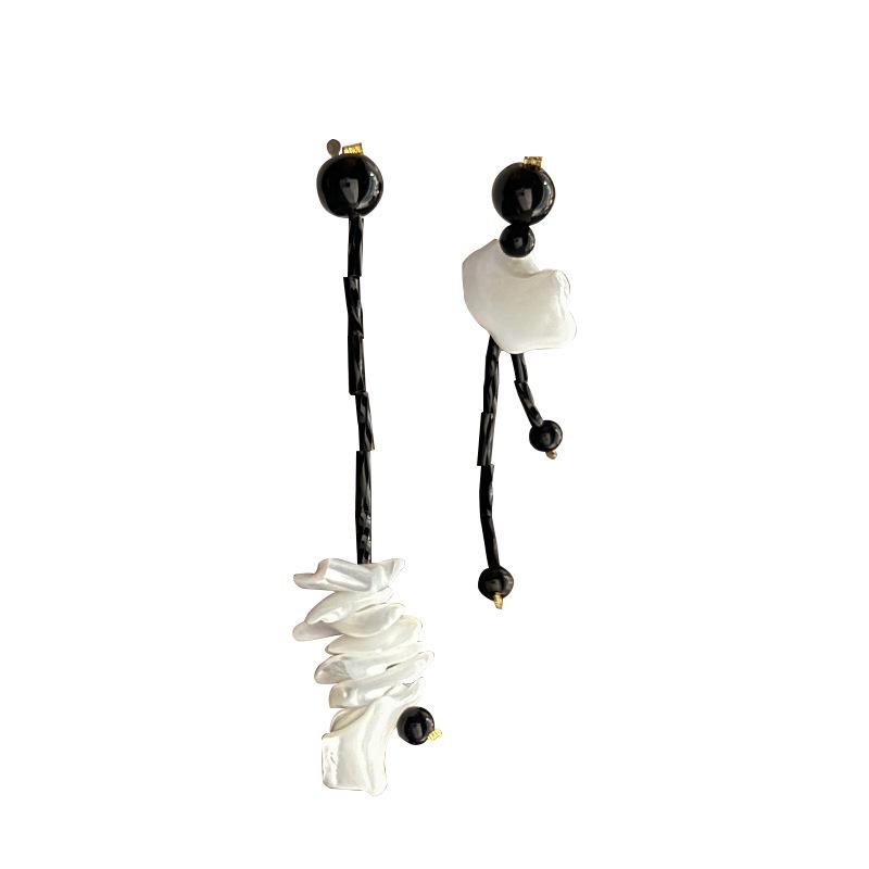 Women's Black Beaded Seashell Stud Earrings - Niche Cold Style Design, High-End Jewelry for Besties