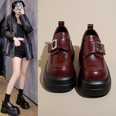 Mocassini platform in pelle scarpe da donna 2025 nuove scarpe in pelle piccole stile britannico piccolo aumento di altezza scarpe singole con velcro