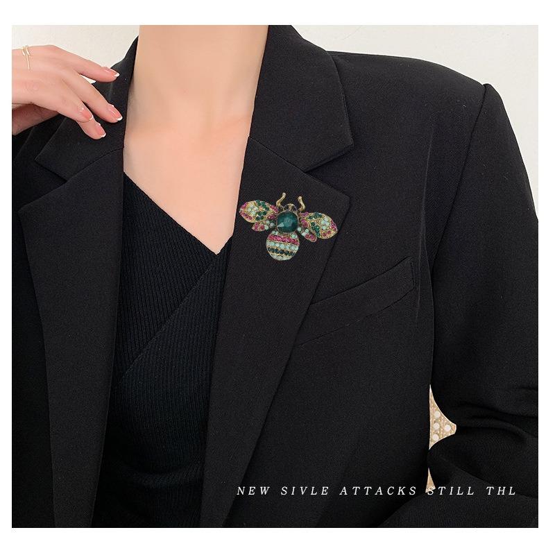 Crystal Bee Badges Pins for Women Men Fashion Unisex Clothing Insect Series Classic Brooches Corsage Lapel Pin
