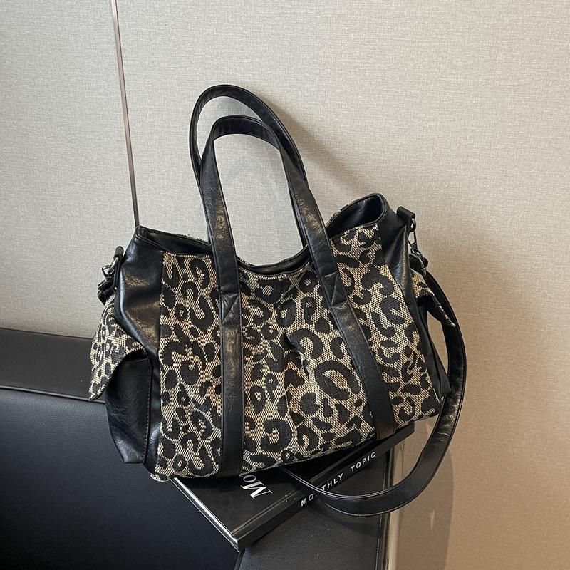 

Повседневная сумка большой вместимости для женщин 2024 года, новая осенне-зимняя универсальная сумка-мессенджер с леопардовым принтом, сумка через плечо чёрный