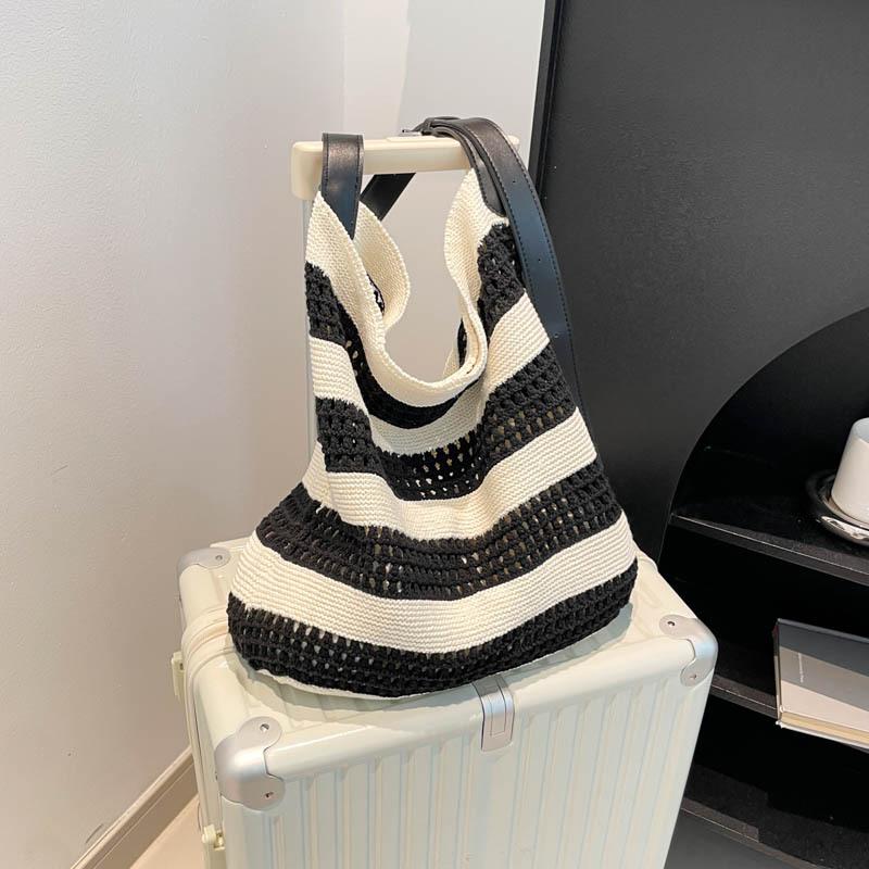 Knitted bag women's large-capacity new casual striped fashion contrasting color shoulder bag woven tote bag