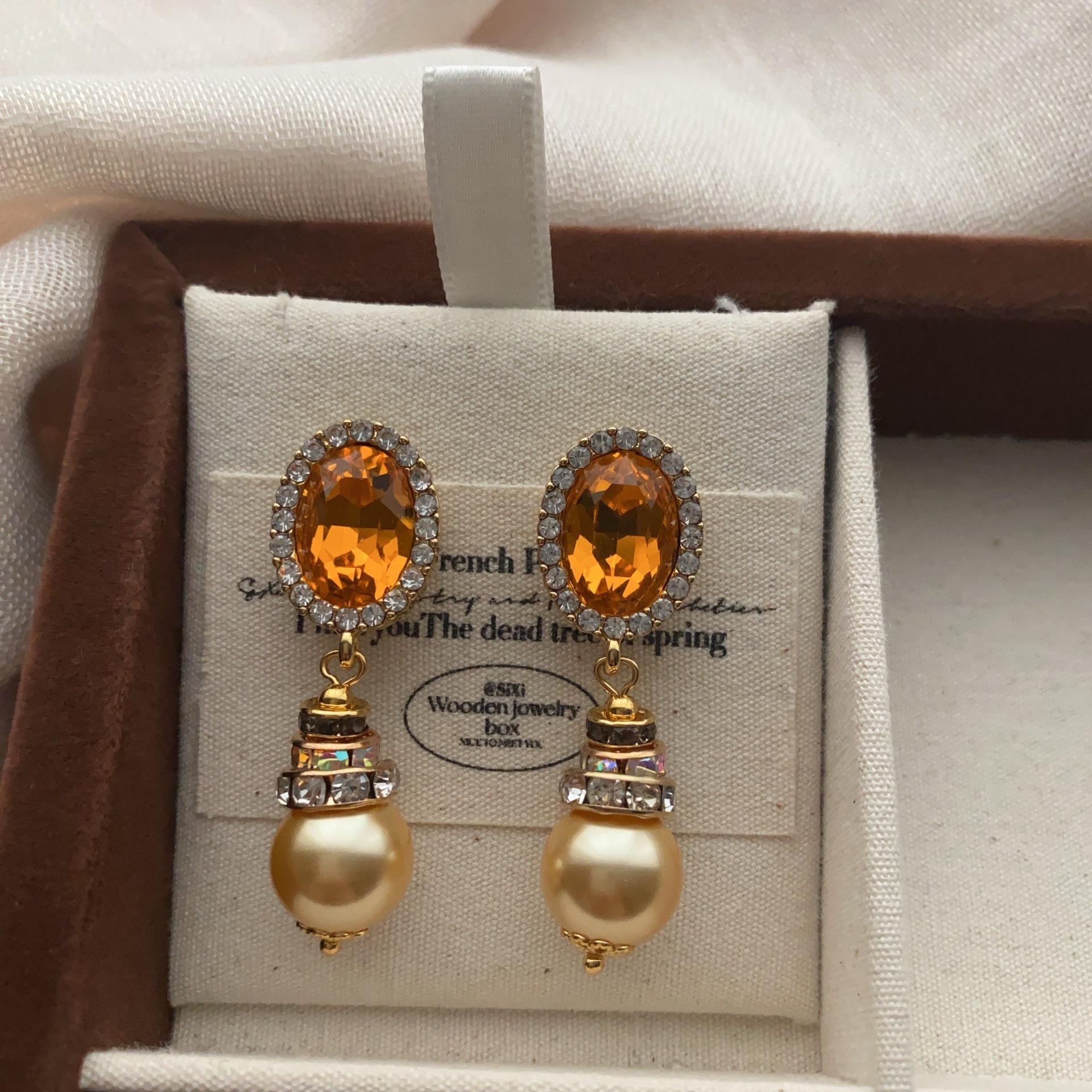 

Orange gemstone pearl earrings, earrings set with diamonds, retro exquisite design, elegant and noble
