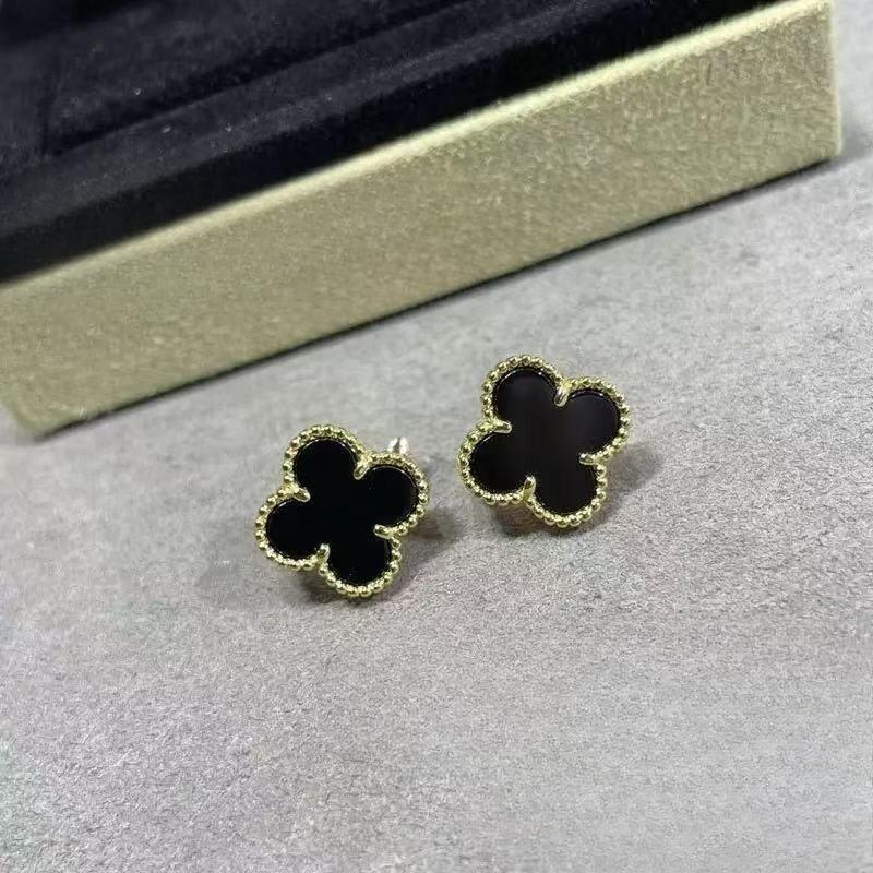 High-quality Lucky Four-leaf Clover Earrings Agate White Mother-of-pearl Earring Buckle Temperament All-match Earrings