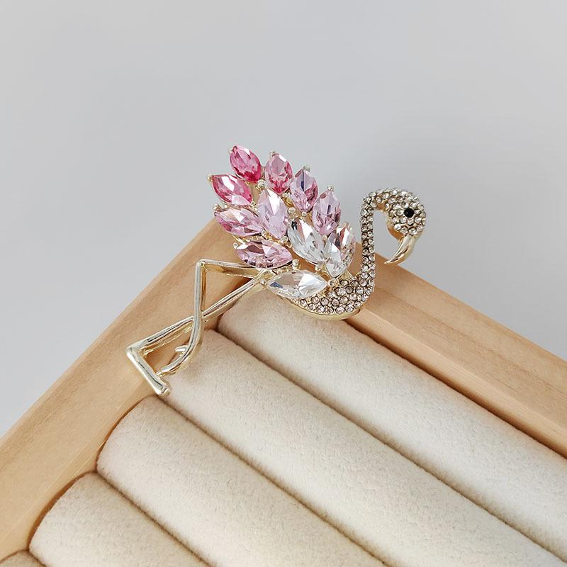 Elegant Flamingo Crystal Brooch: Cute Animal Pin for Coats or Jackets