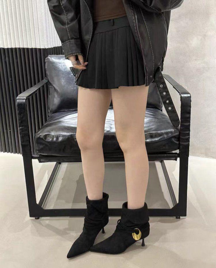 Koreanische Retro Spitzstiefel: Wildleder Stiletto Mid-Calf mit Metallschnalle, Herbst/Winter Kollektion 2025