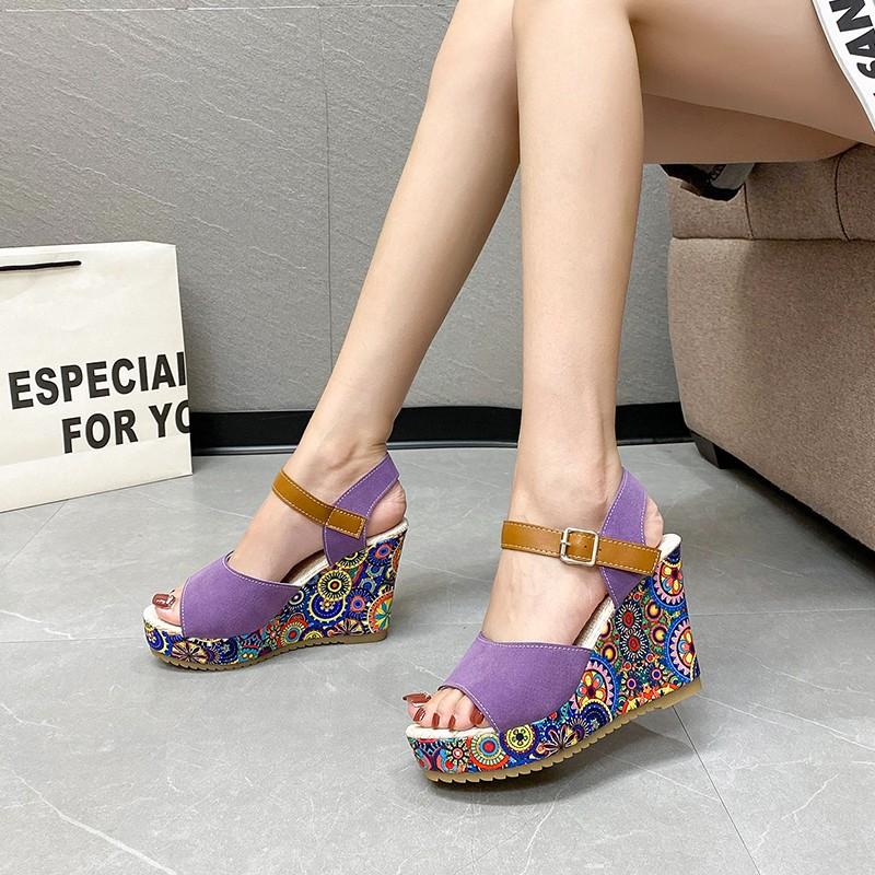 

Летняя популярная женская обувь 2024 года, модные босоножки на высоком каблуке из замши с открытым носком и пряжкой из цветной замши большого размера 42 фиолетовый