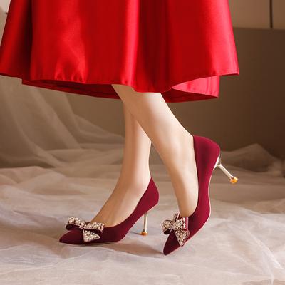 Chaussures de Mariage Sexy en Velours Rouge Tendance pour Femmes 2024 Escarpins de Luxe avec Nœud Papillon en Perles à Bout Pointu Femme Talons Hauts Aiguilles Chaussures de Soirée