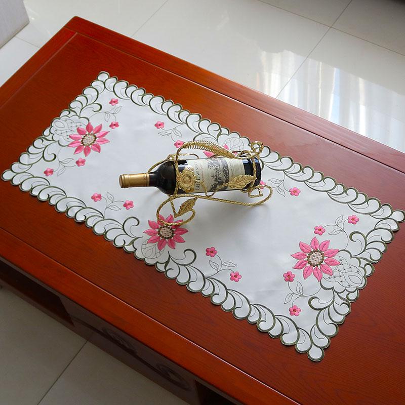 NEUE Hohl-Rosenblüten-Stickerei Tischläufer Stoffabdeckung Tischdecke Weihnachten Hochzeit Tischdekoration und Zubehör für Zuhause
