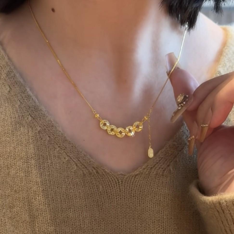 New Broken Ice Five Emperor Coin Wealth Attraction Necklace for Women, Sparkling Exquisite and Versatile New Year's Clavicle Chain