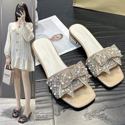 Modne letnie kapcie damskie 2024 Wiosna Nowe All-match Pearl Bow Open-toe Chunky Heel Fairy Sandały
