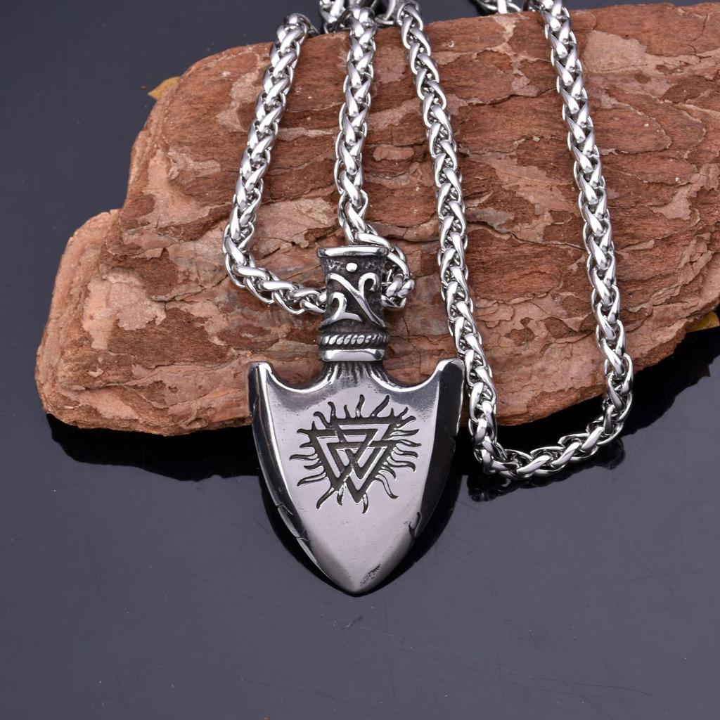 Męski naszyjnik ze stali nierdzewnej Viking Odin trójkątny kompas drogowskaz runiczny