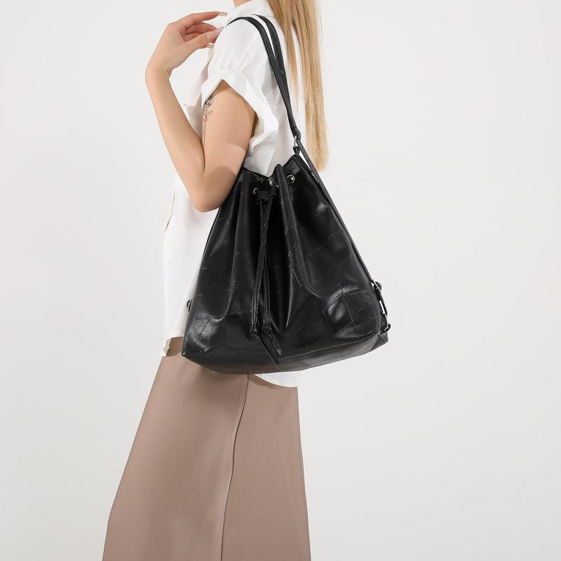 Korean Women's Backpack New Large Capacity Tote Bag Fashionable Simple Bucket Bag Commuter Shoulder Bag