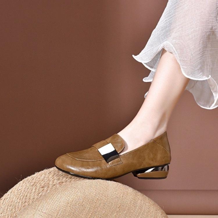 Bequeme einpedalige Ledereinzelschuhe 2025 Herbst neue britische Stil weiches Leder weiche Sohle runder Kopf Lederschuhe Retro Slipper Damen