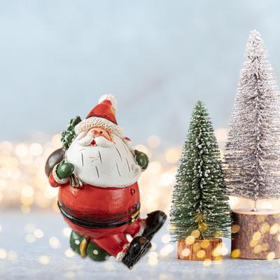 Festliche Weihnachtsmannstatue aus Harz – Mini-Weihnachtsfiguren für Heimdekoration und Geschenke