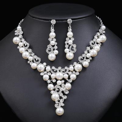 3pcs Fashion Euro-American Floral Zircon Zircon Set Plated Necklace Earrings Vintage-Inspired Bridal Accessories for Women