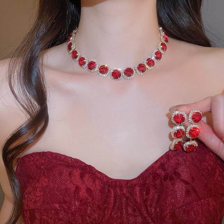 European-American Rhinestone Geometric Earring & Necklace Set: Exquisite High-End Clavicle Chain with Retro Flair.