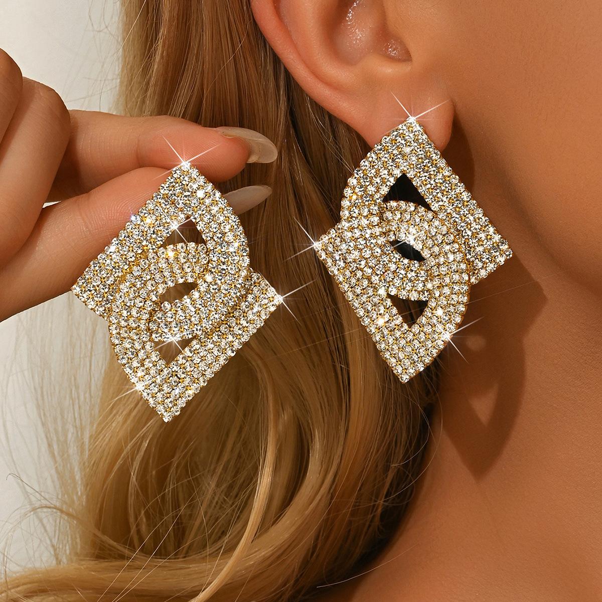 Fashion Exaggerated Diamond-Set Letter D Stud Earrings Retro Niche Light Luxury High-End Temperament Fashion Earrings Women