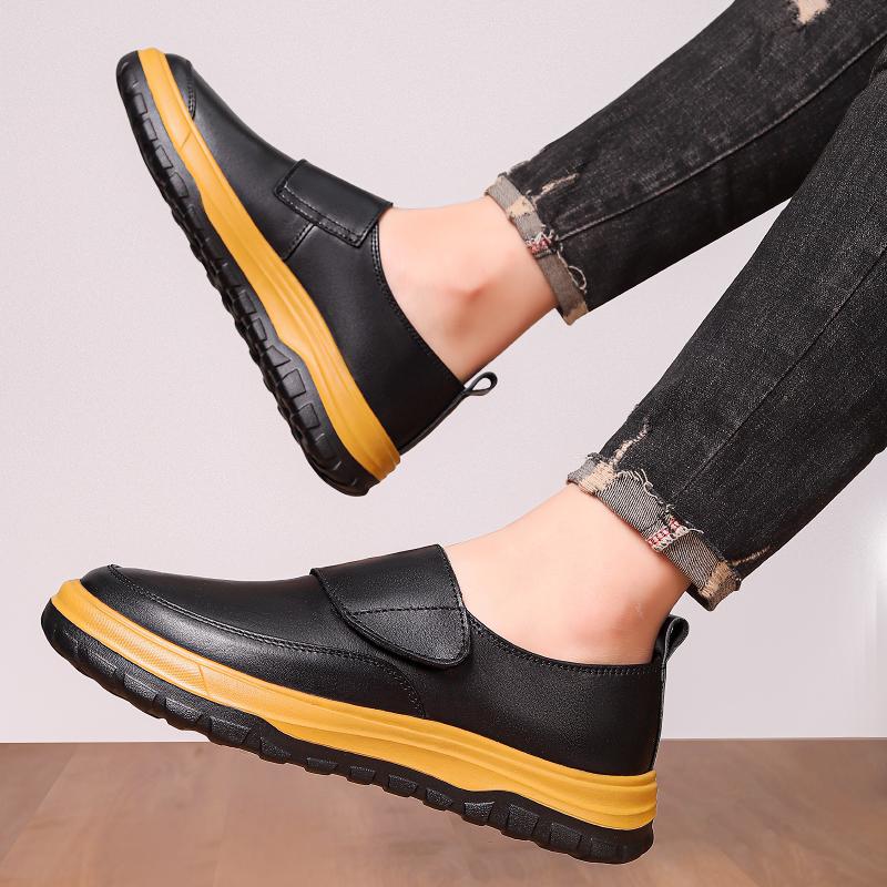 Fashion New Men Fashion Loafers British Casual Comfortable Business Brand Small Leather Shoes European American Social Shoes Men