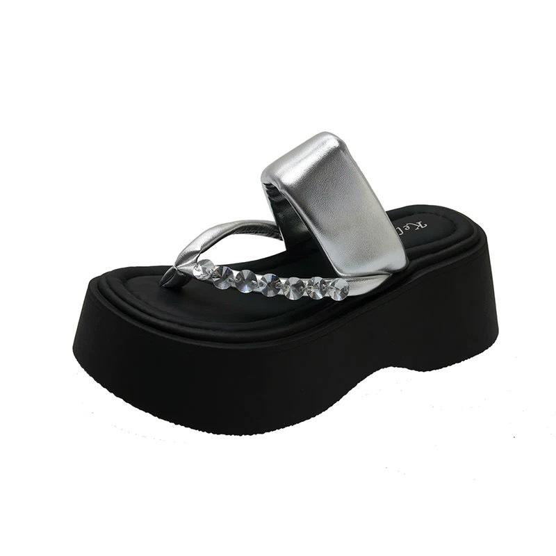 2025 new fashion thick-soled slippers women's summer wear high-end niche lightweight height-increasing casual cool slippers