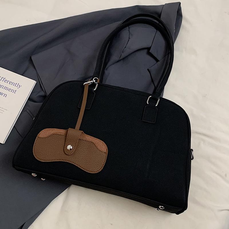 

Ретро сумка подмышку женская осень-зима 2025 новая трендовая корейская портативная сумка-боулинг замшевая женская сумка большой вместимости чёрный