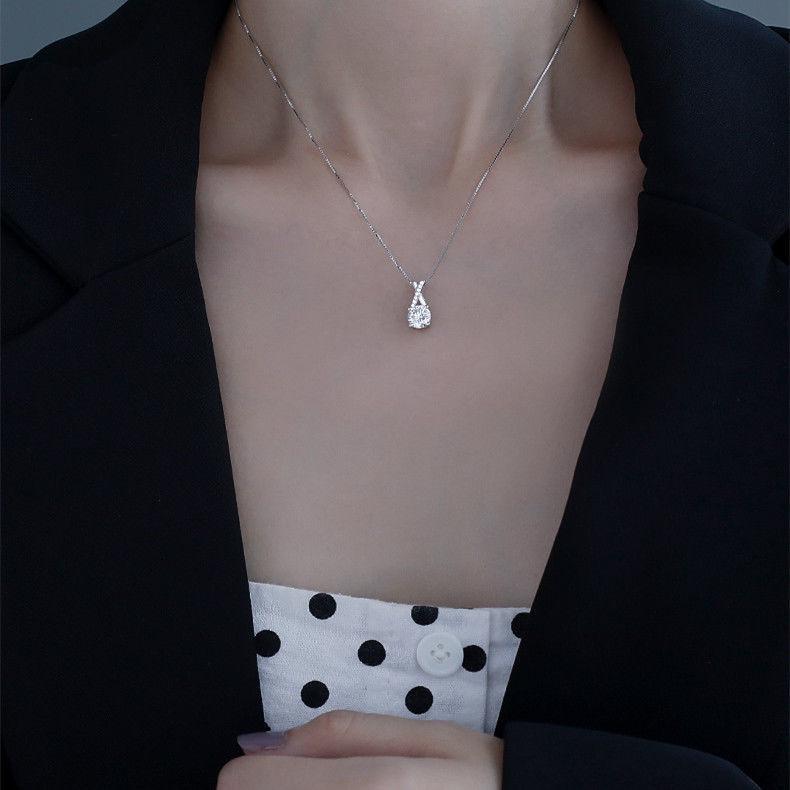 Náhrdelník na klíční kost ve tvaru X v korejském stylu s moissanitovými diamanty pro ženy
