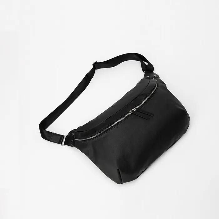 Weekday Messenger bag [black]