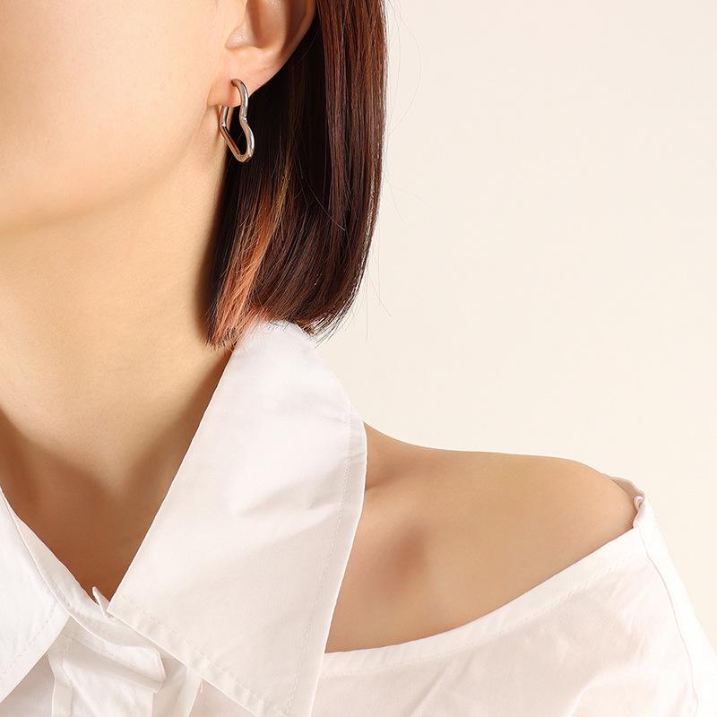 Japanese Autumn/Winter Geometric Heart Earrings: Women's 18K Gold-Plated Titanium Studs