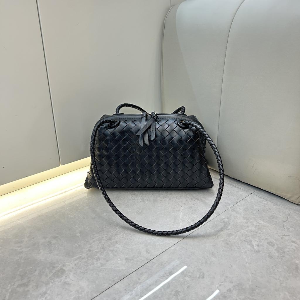 Cross-border Cowhide Woven Underarm Boston Women's Bag Practical High-end Pillow Bag Commuting Versatile Portable Shoulder Bag