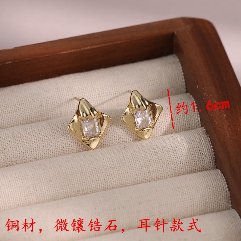 2025 new pearl ear buckle femininity elegant contrasting stud earrings jewelry simple versatile plain ring earrings