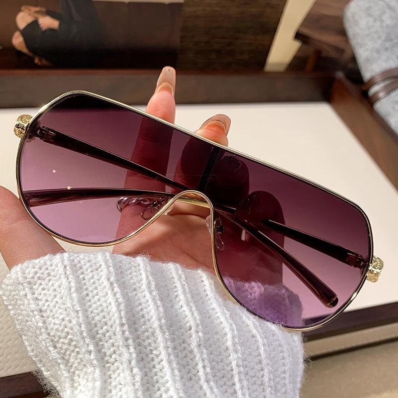 One-piece sunglasses, European and American large-frame integrated driving sunglasses, sunscreen sunglasses, women's high-end metal retro eyes