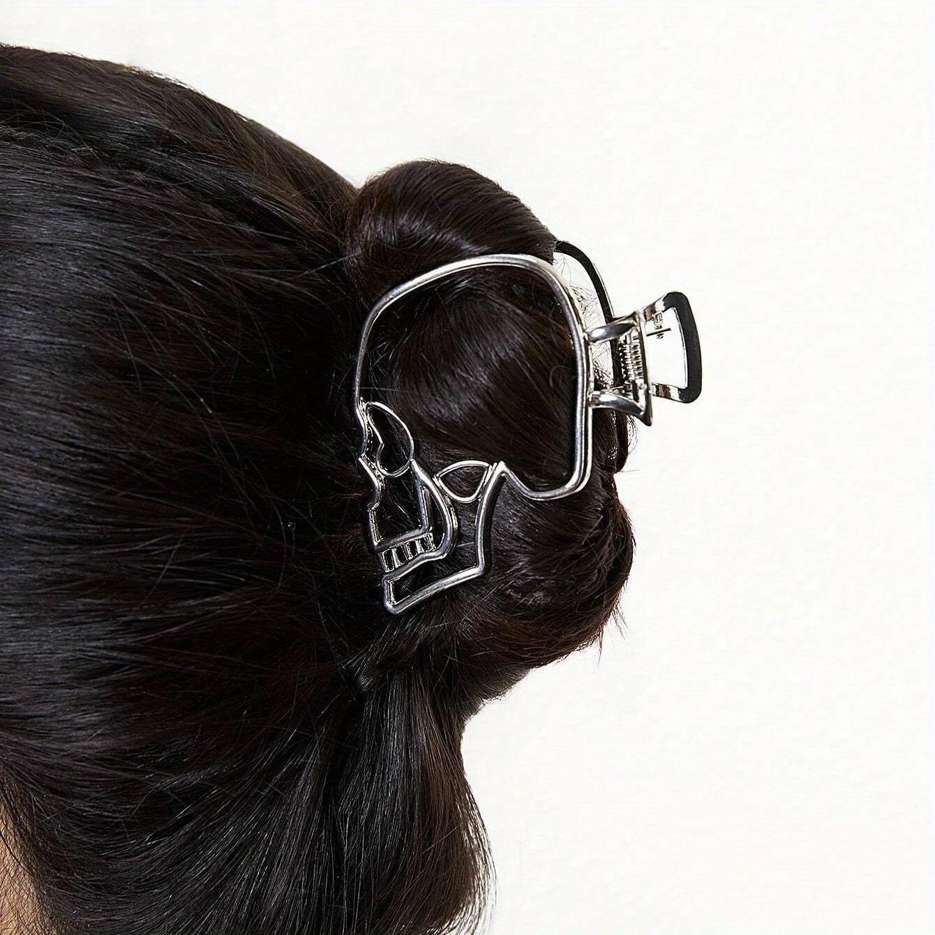 

ROMWE Goth 1pc Sleek Punk Gothic Style Skull Decorated Hair Claw For All Seasons