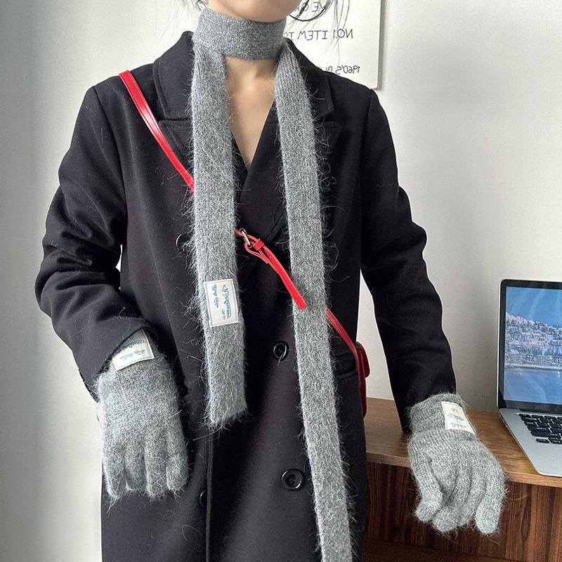 Nianke Women's Red Angora Knit Gloves - Winter Warm, Touch Screen Compatible, Five-Finger Design, and Cold-Proof for Christmas and New Year.