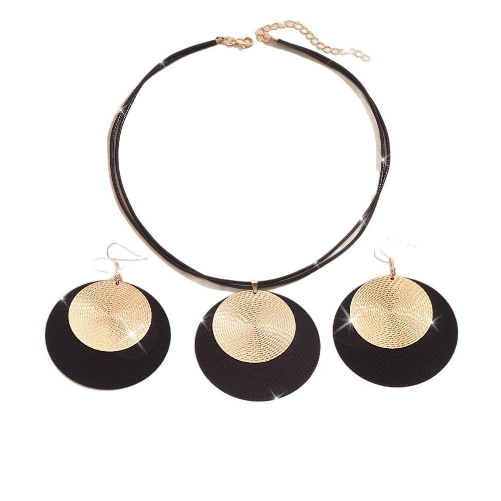 European and American Retro Disc Necklace Women's High Sense Light Luxury Pendant Neck Chain