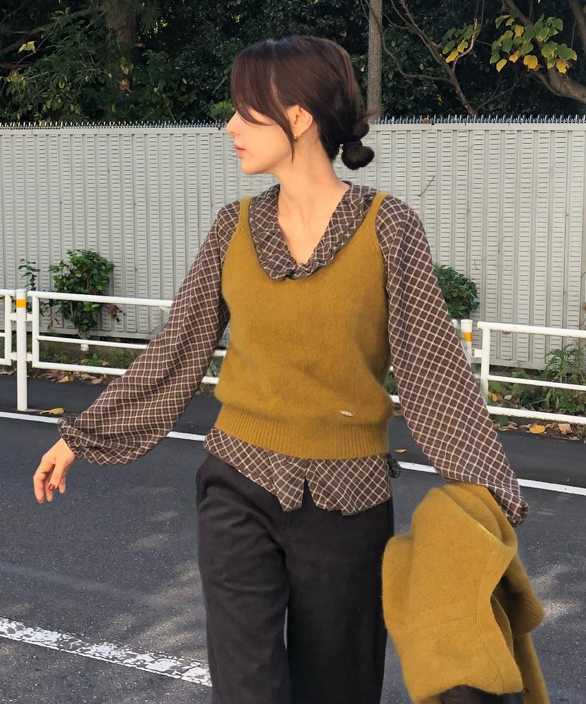Howaseu Check Frill Blouse (Brown)