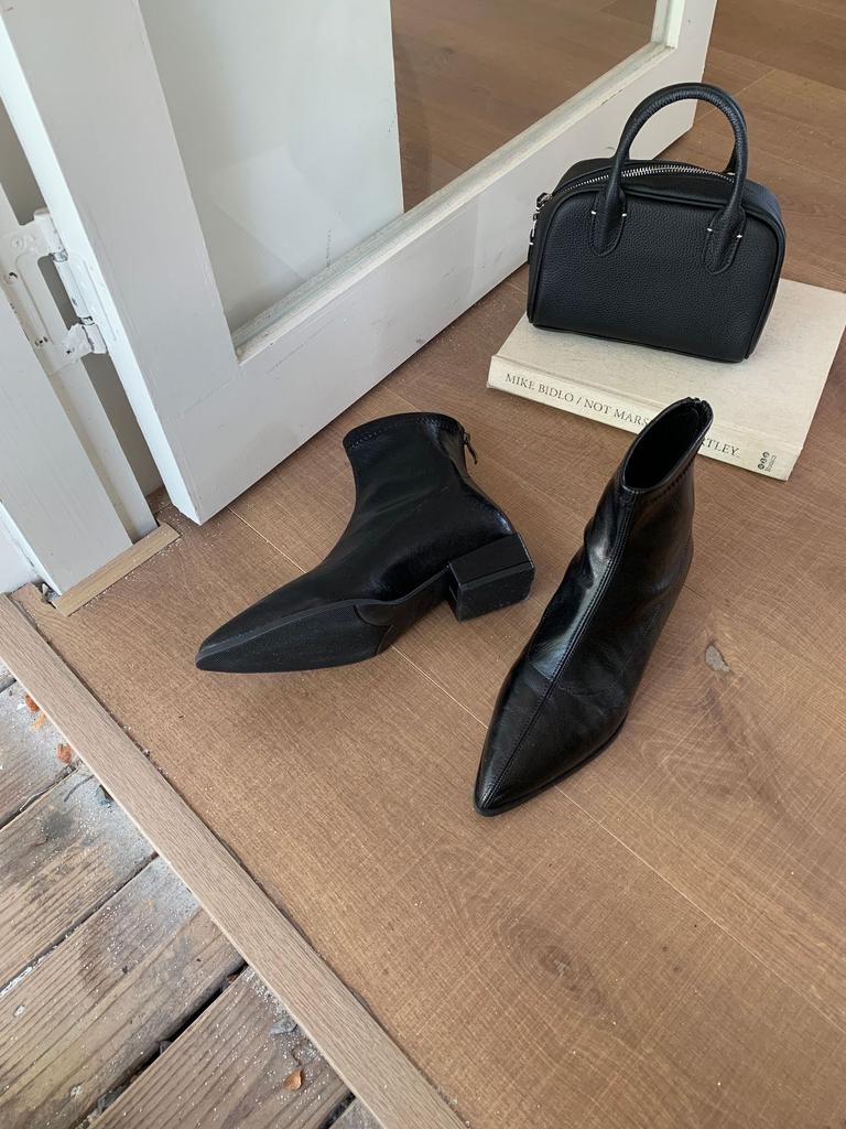 Cowhide version~ Huge good-looking short boots women's autumn and winter pointed season thin elastic thin boots soft leather thick heel Chelsea boots