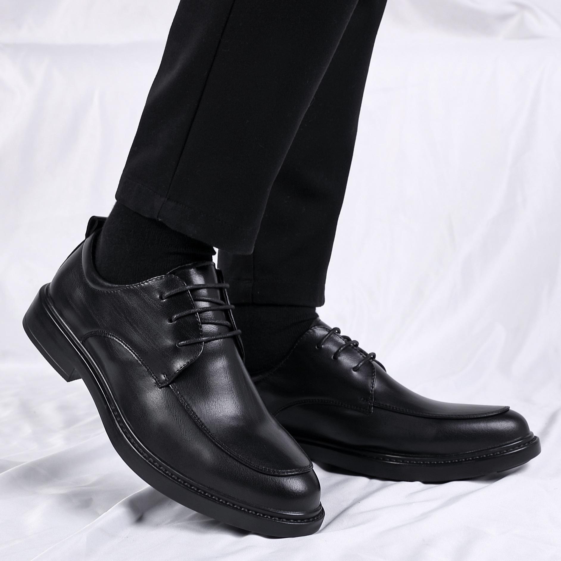 

Кожаная обувь мужская осенняя в британском стиле деловая нарядная кожаная повседневная мужская черная под костюм увеличивающая рост свадебная обувь жениха 44