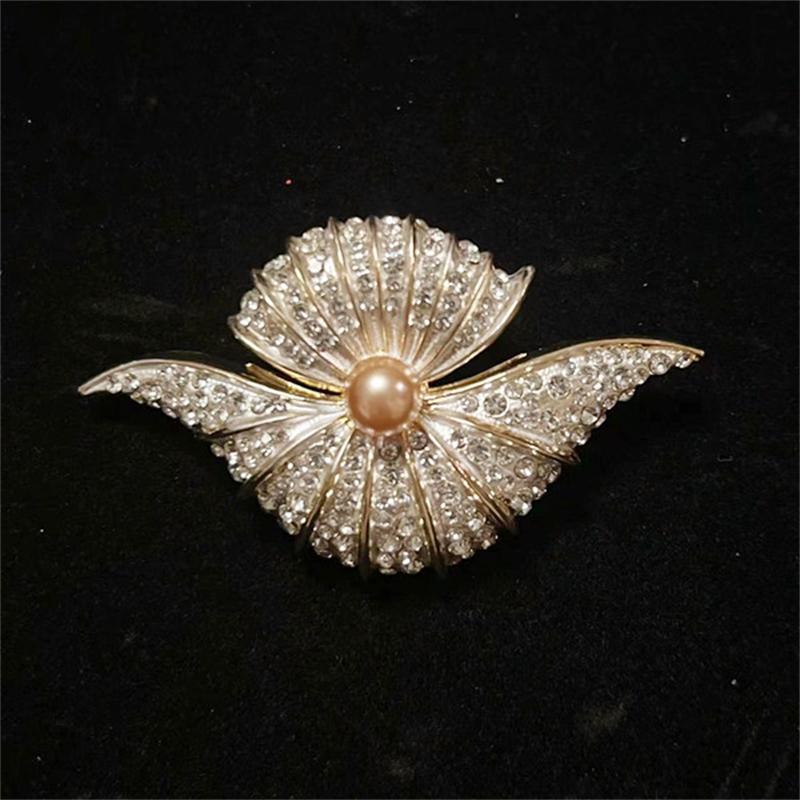 SKEDS Vintage Baroque Style Women Girls Heavy Industry Crystal Castle Tassel Brooch Badges Retro Classic Lady Suit Coat Pin Gift