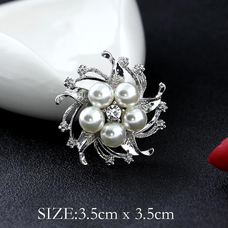 Spilla Corona di Perle e Strass di Cristallo Coreano - Spilla Versatile per Sciarpe da Donna con Spedizione Gratuita