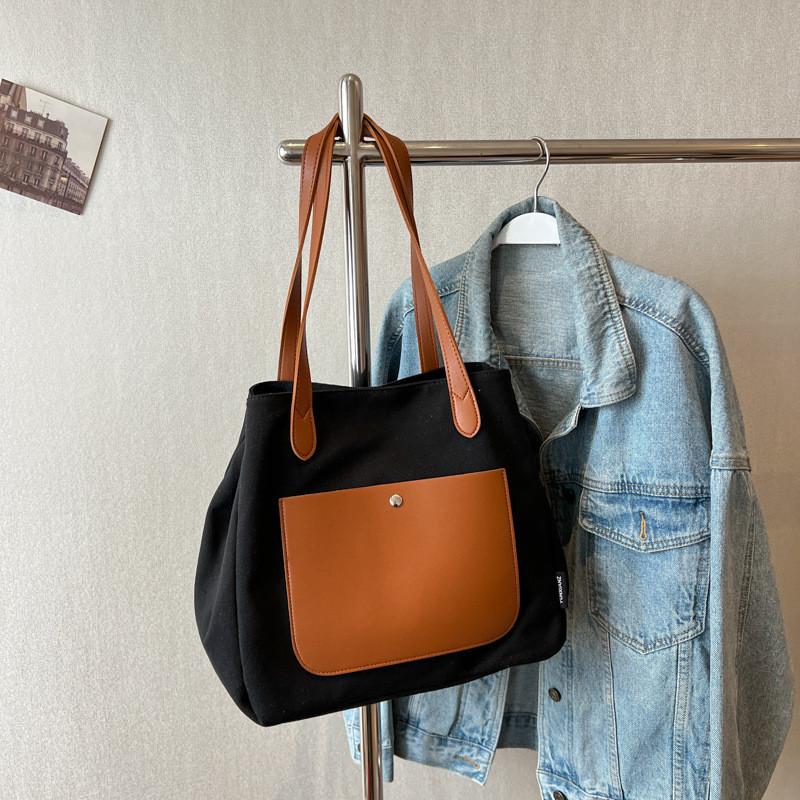 Stylish Canvas Tote Bag With Urban Minimalist Design For College Students And Commuters