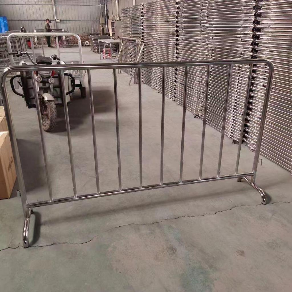 Movable Iron Horse Barrier for Subway, Supermarket, Concert, Construction Site, and Temporary Isolation.