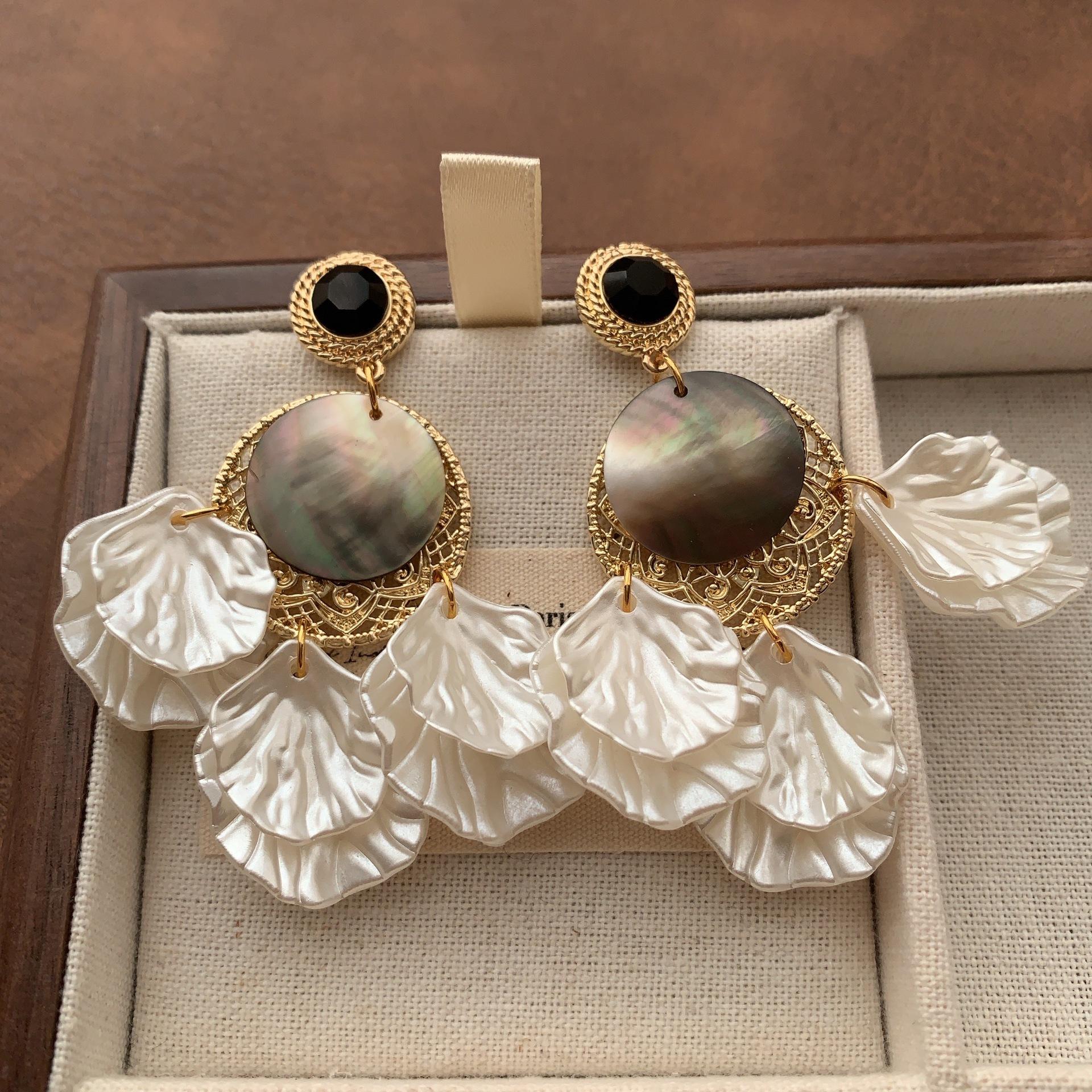 

Natural shell tassel flower stud earrings new popular niche design high-end fashion vacation earrings women