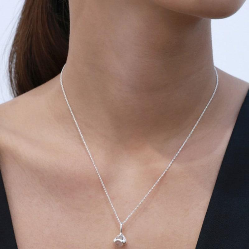 REINDEER GROTTO NECKLACE 08