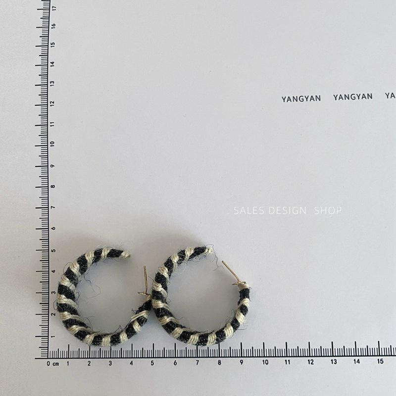 Elegant C-Shaped Knitted Yarn Earrings: Autumn/Winter High-End Fashion for Women