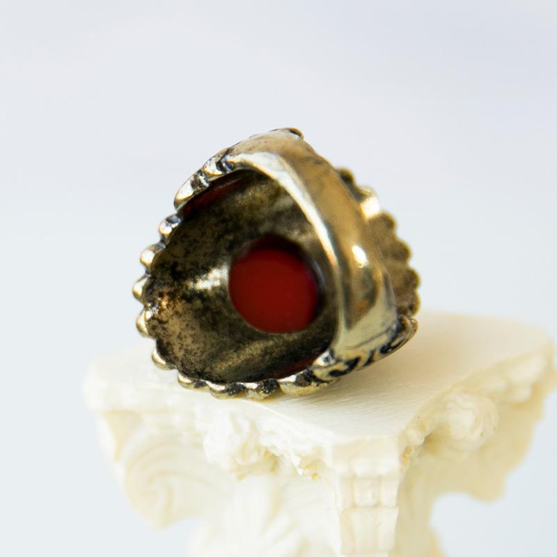 Retro Distressed Red Gemstone Ring: Trendy, Versatile Niche Design