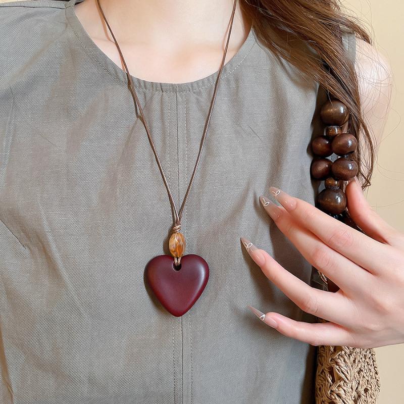 Resin Candy Love Pendant Necklaces For Women Retro Long Sweater Chains Simple Cute Pendant Necklaces Jewelry Accessories Gift