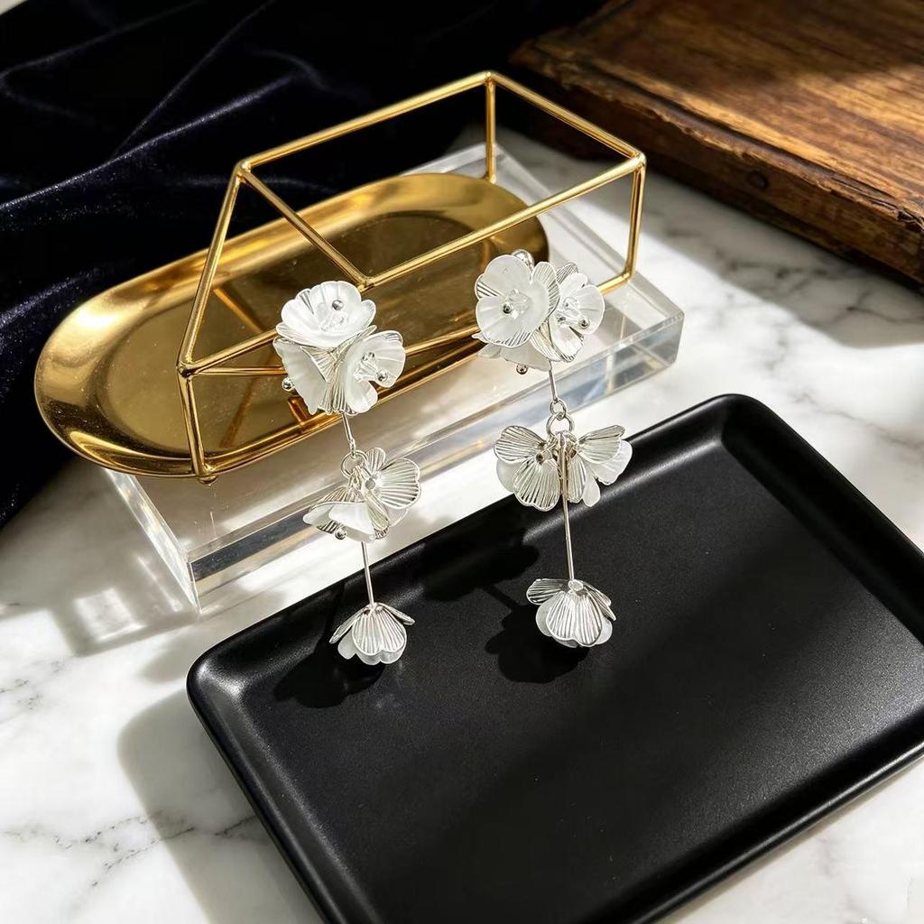 Korean Dongdaemun Flower Tassel Earrings: Trendy and Sweet Fashion Accessories for Women