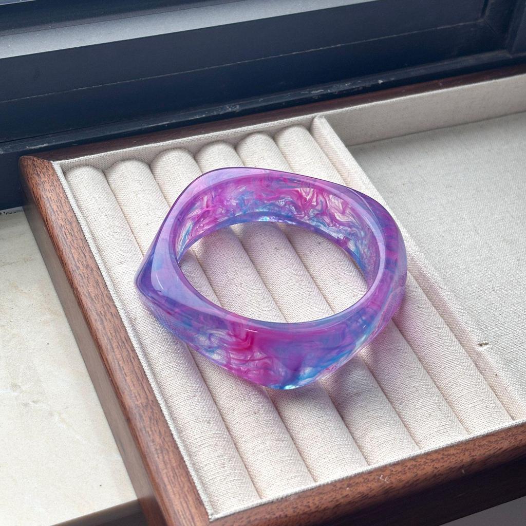 Retro Macaron Color Bangle: Stylish Women's Fashion Bracelet with Unique Niche Design
