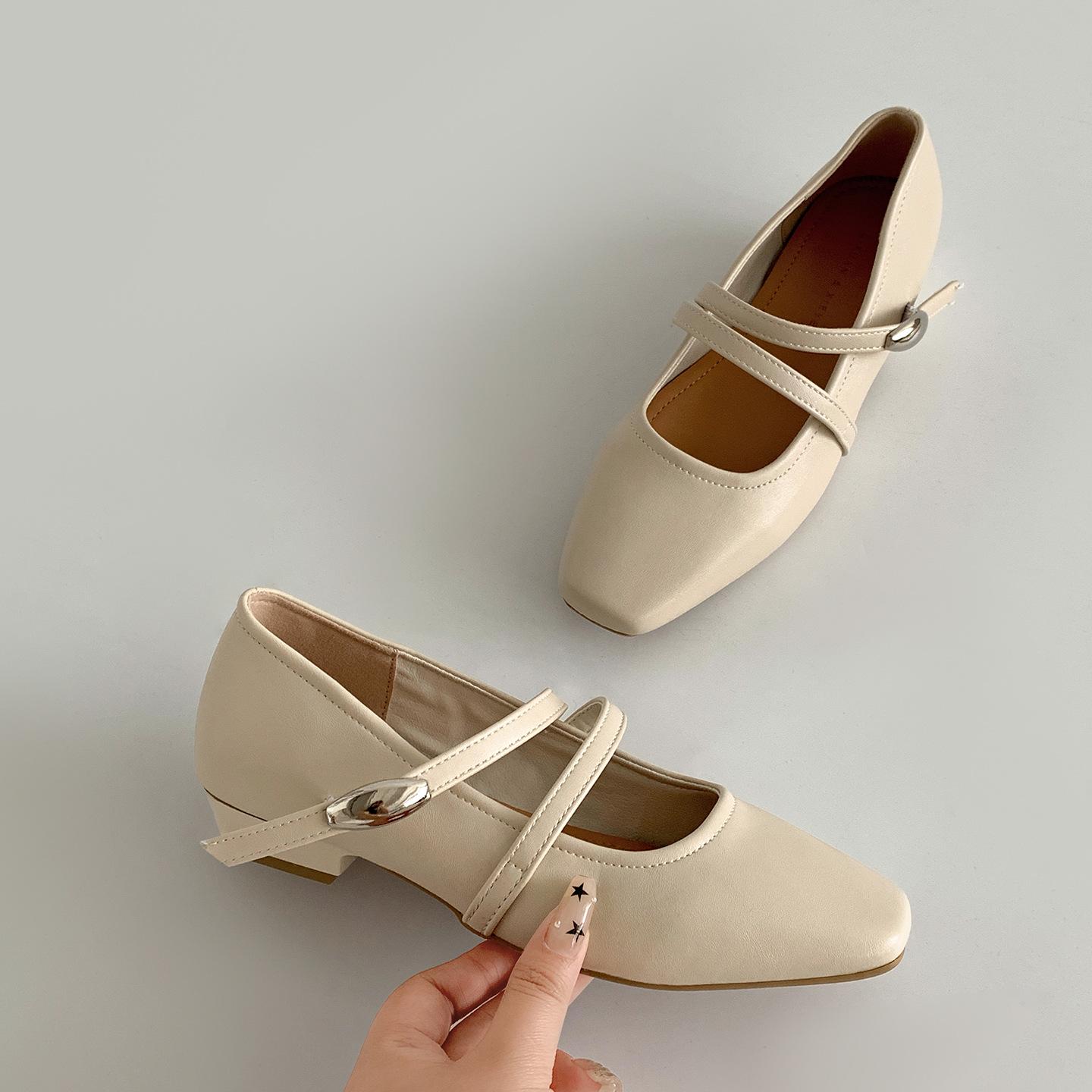

Silver French square head light mouth flat-soled single shoes women s summer 2025 new with skirt versatile soft-soled Mary Jane shoes 39 бежевий