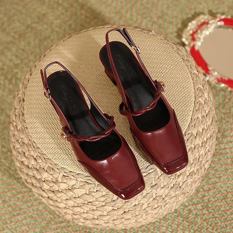 One Word with Bag Head Sandals Women's Thick Heel Summer 2025 New Middle Heel Square Head Rear Empty Single Shoes Red High Heels
