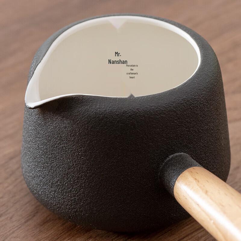 Nanshan Black Pottery Side Handle Gongdao Cup